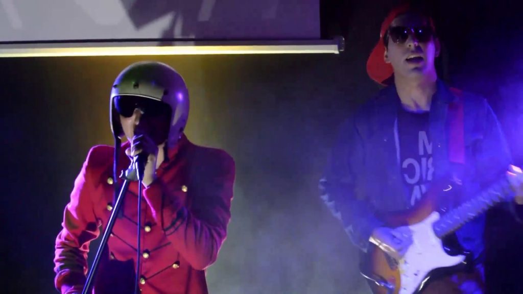 Tesla-y-la-Cultura-Pop-Referencias-en-Musica-Arte-y-Moda