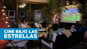 Noche-de-Peliculas-en-el-Patio-Cine-Bajo-las-Estrellas