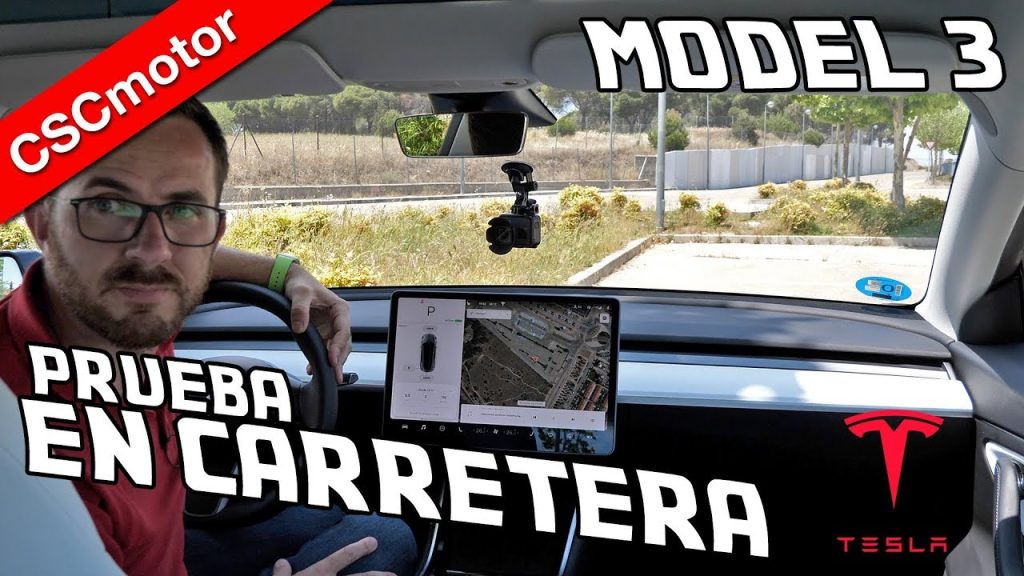 Model-3-y-la-Industria-de-la-Moda-Estilo-en-la-Carretera