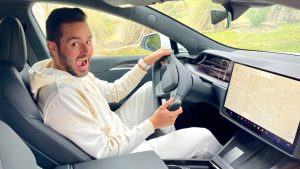 Elevando-el-Estandar-Descubriendo-el-Tesla-Model-S