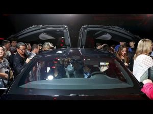 De Cerca con Elon Musk: Visionario detrás del Tesla Model X