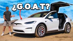 Model X en la Ciudad: Elegancia Urbana y Maniobrabilidad
